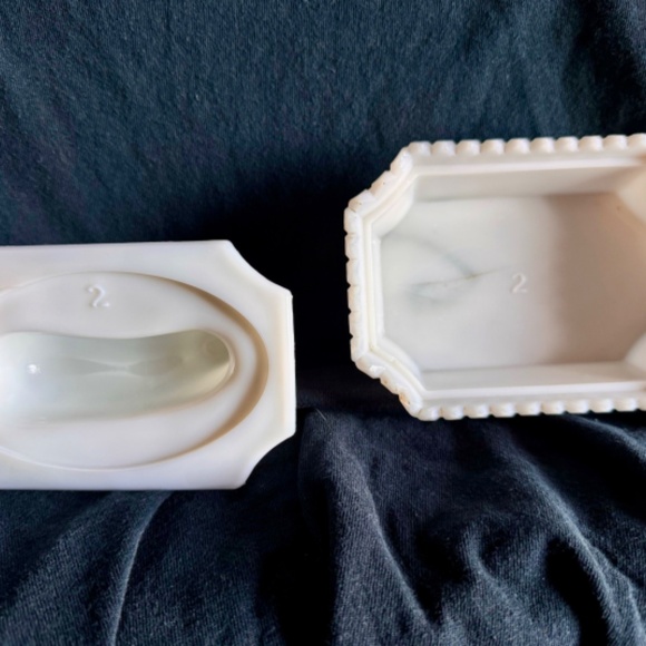 Westmoreland milk glass nesting rabbit and compotes/candle holders - Picture 6 of 11